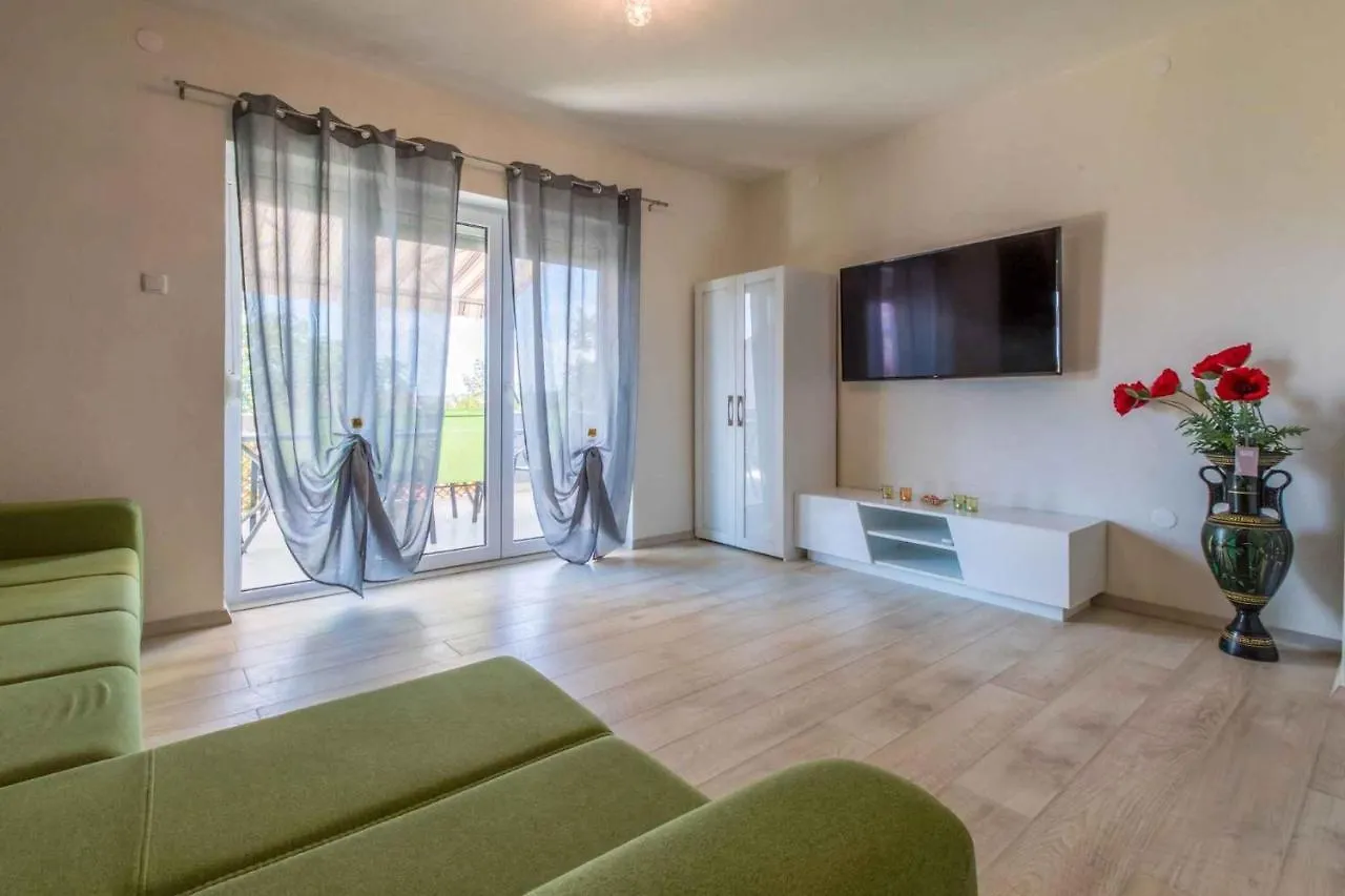 Holiday Home In Jadranovo 39402