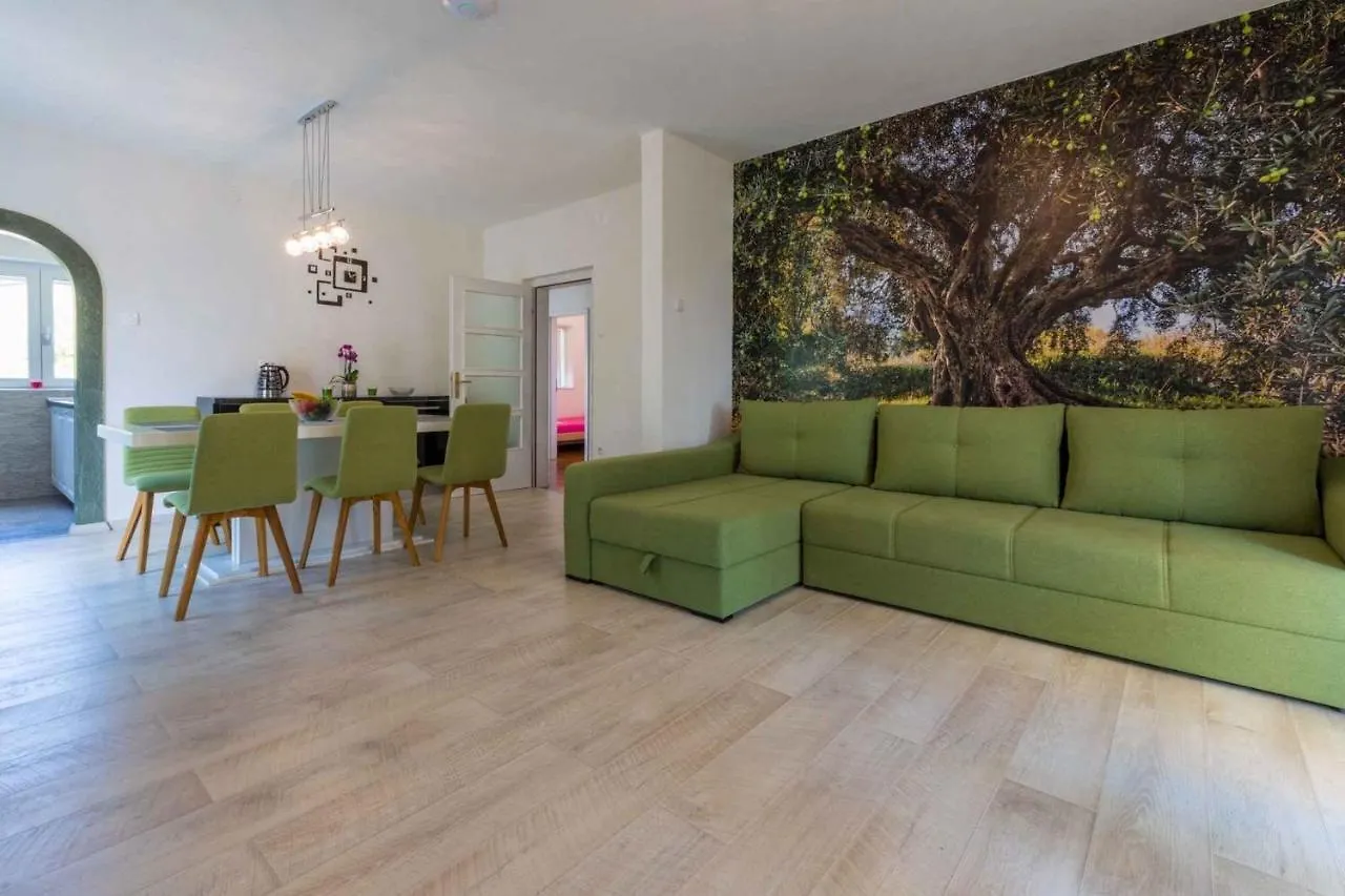 Holiday Home In Jadranovo 39402