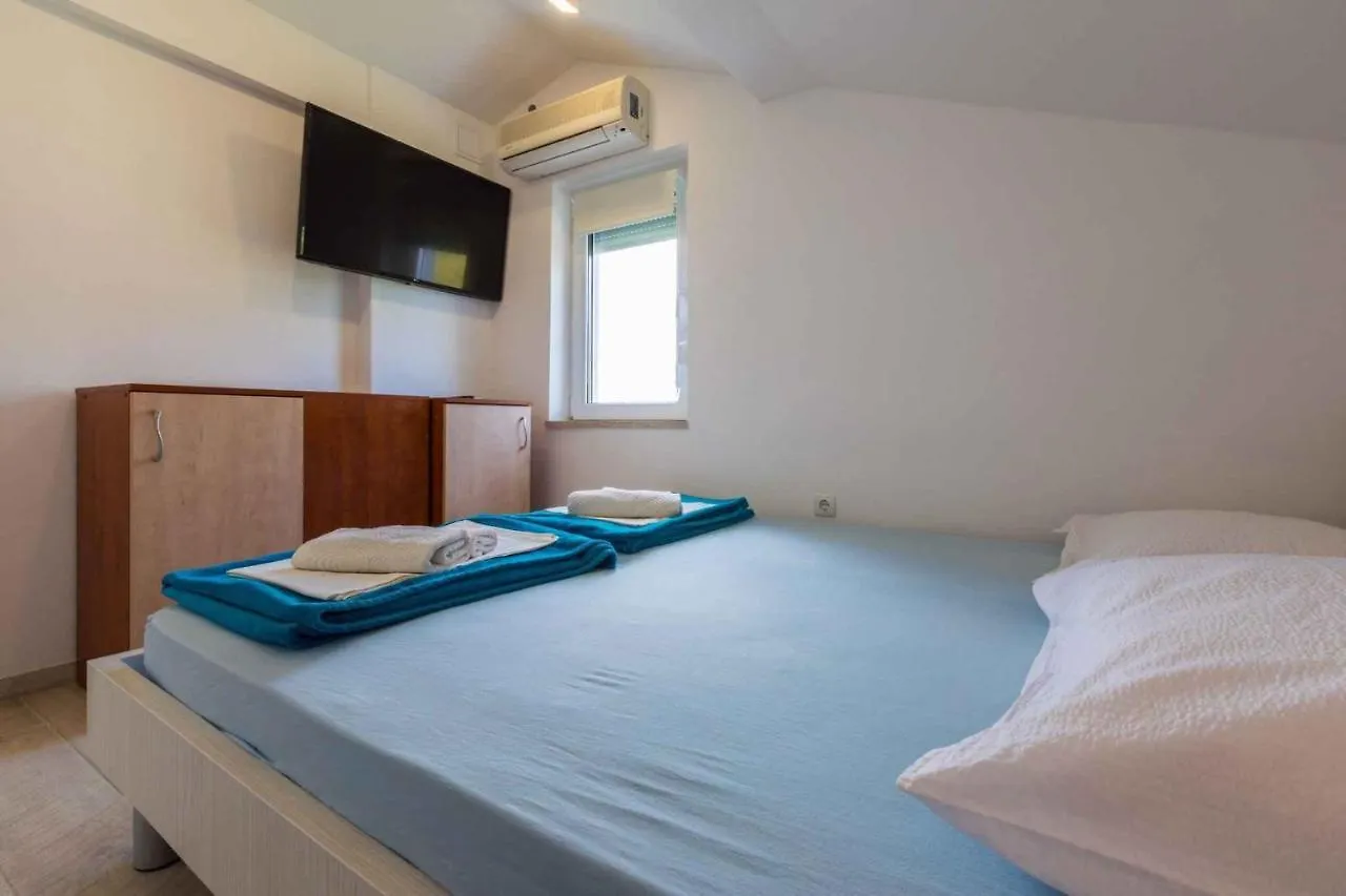 Holiday Home In Jadranovo 39402