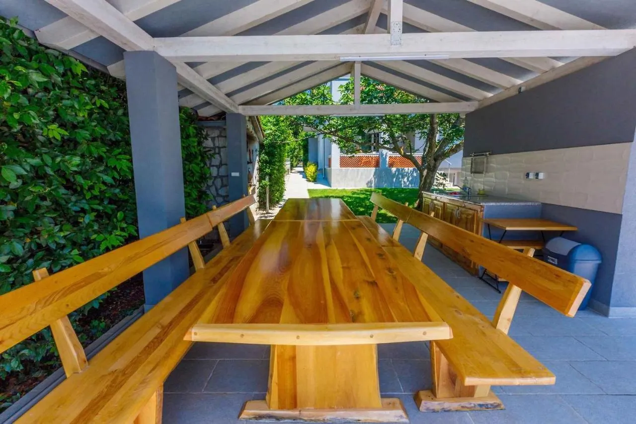 Holiday Home In Jadranovo 39402